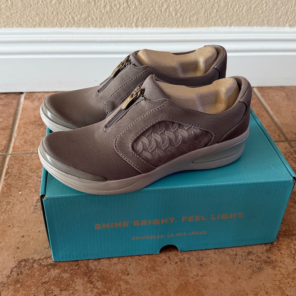 BZees Florence Washable Slip Ons in Morel Brown